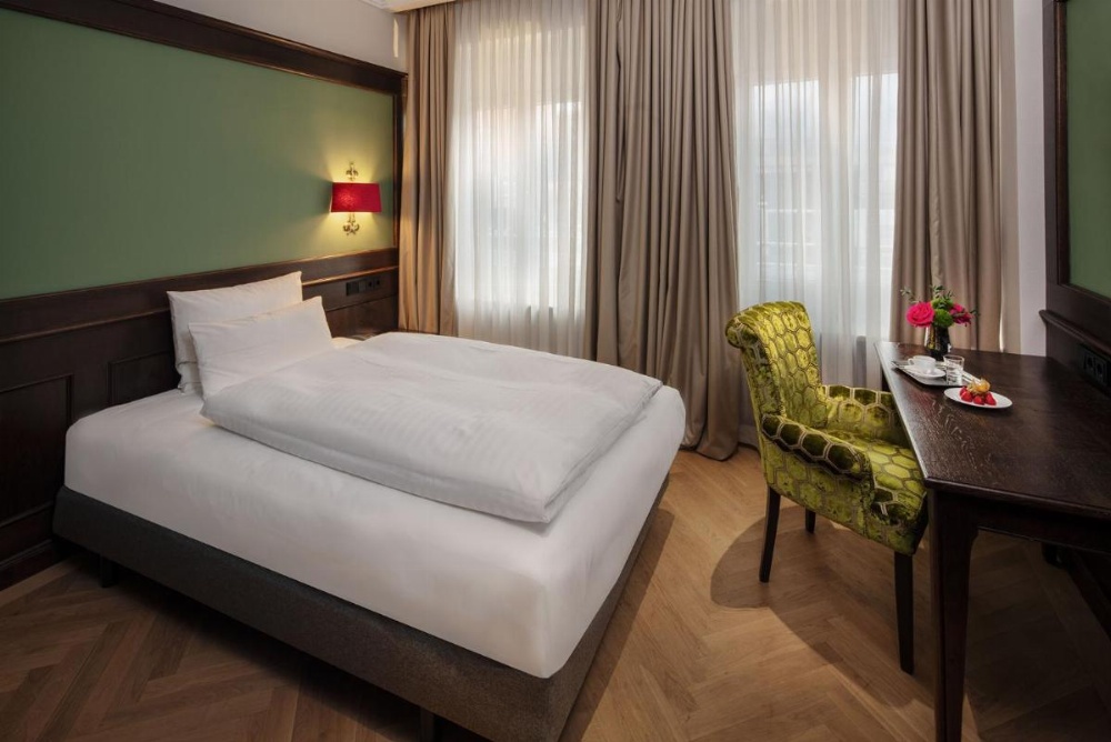 Room image 4